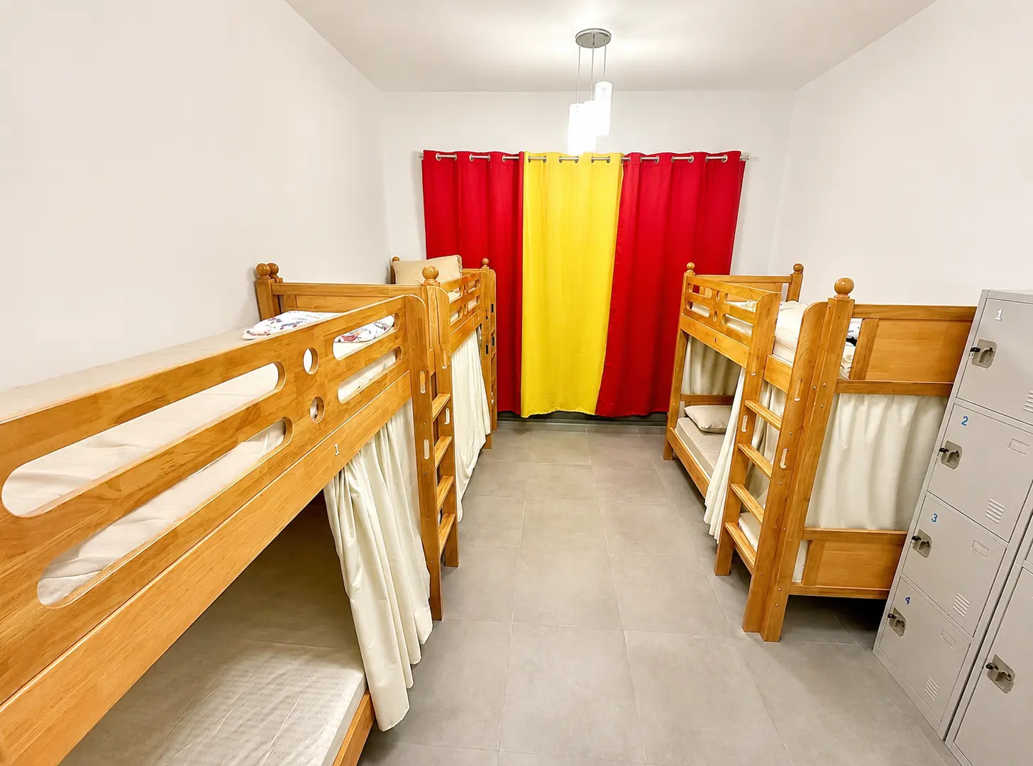 Mixed shared dorm with views
